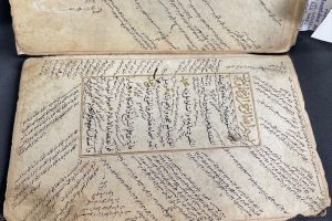 Image of Manuscript of religious commentary. In this image, al-Taftāzānī’s sharḥ (commentary) on al-Nasafī’s al-ʿAqāʾid al-Nasafīyya (the creed of an-Nasafī) can be seen within the textblock. In the marginalia and between the text, glosses on this commentary and intertextual references by several different scholars can be found.